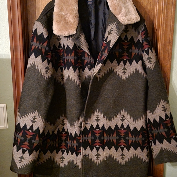 Pendleton Other - Pendleton Geometric Pattern Pea Coat with Fur Collar